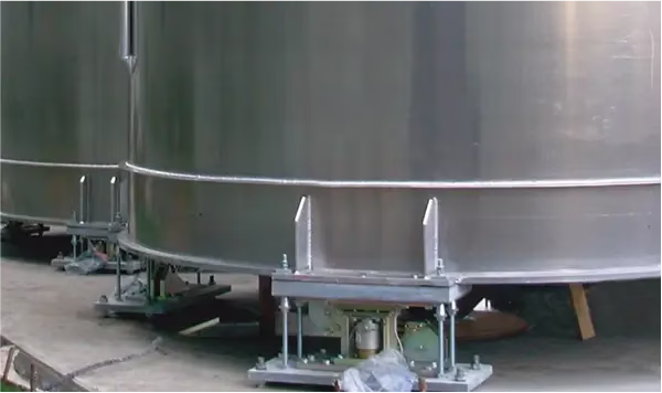 Load cells under tanks 1