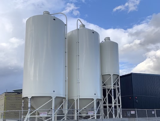Smooth-wall silos