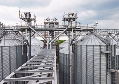 Corrugated silos using bucket elevators