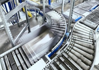 Roller conveyor transporting product